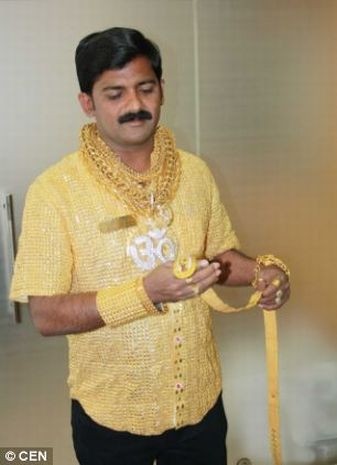 Индус истратил более $22,500 на золотую рубашку, чтобы впечатлить дам (4 фото)