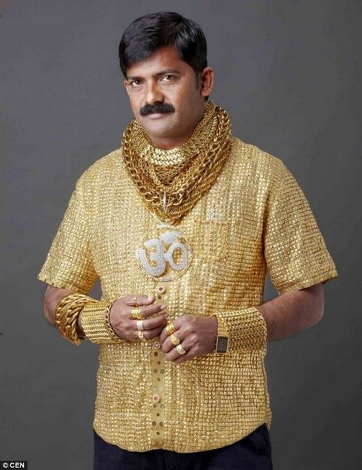 Индус истратил более $22,500 на золотую рубашку, чтобы впечатлить дам (4 фото)