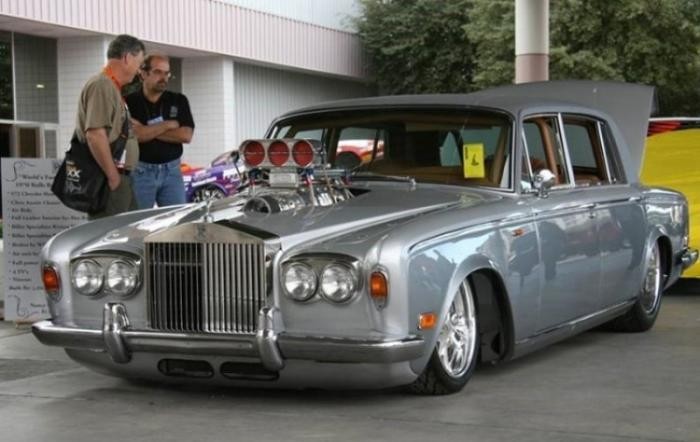 Прокачанный Rolls-Royce с для драгрейсеров из высшего общества (4 фото)