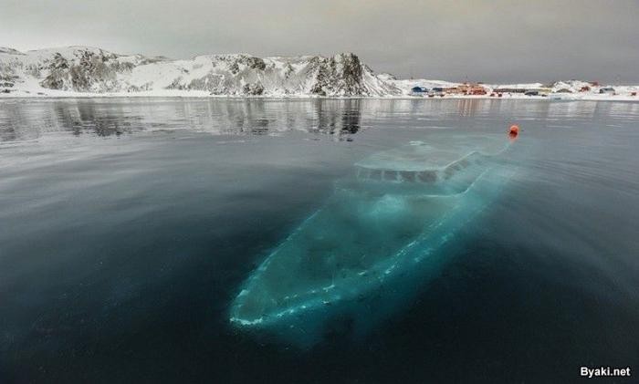 Спасение корабля-призрака в Антарктиде (14 фото)