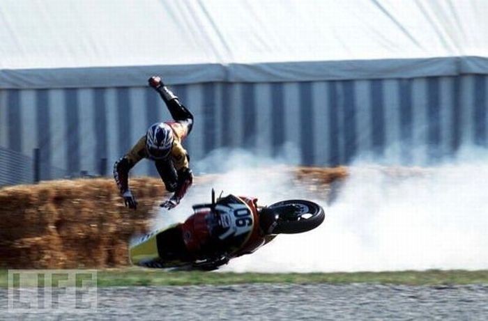 Мотоциклетные аварии (22 фото)