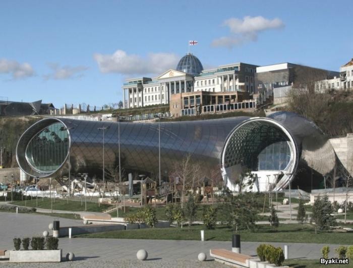Новый Музыкальный театр и Выставочный зал в Тбилиси (9 фото)