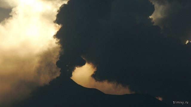 Извержение вулкана Камбальный на Камчатке (5 фото)