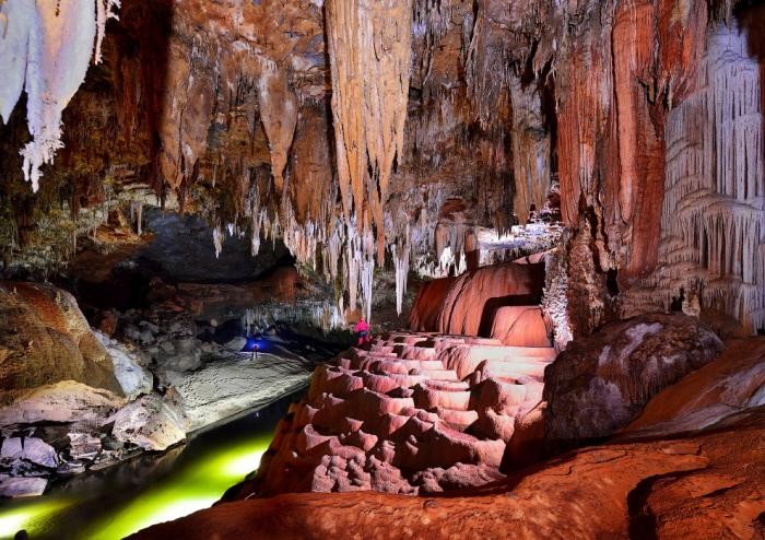 Невероятно красивая известняковая пещера в Бразилии (10 фото)