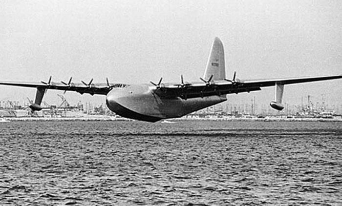 Самый огромный самолет Hughes H–4 Hercules (8 фото)