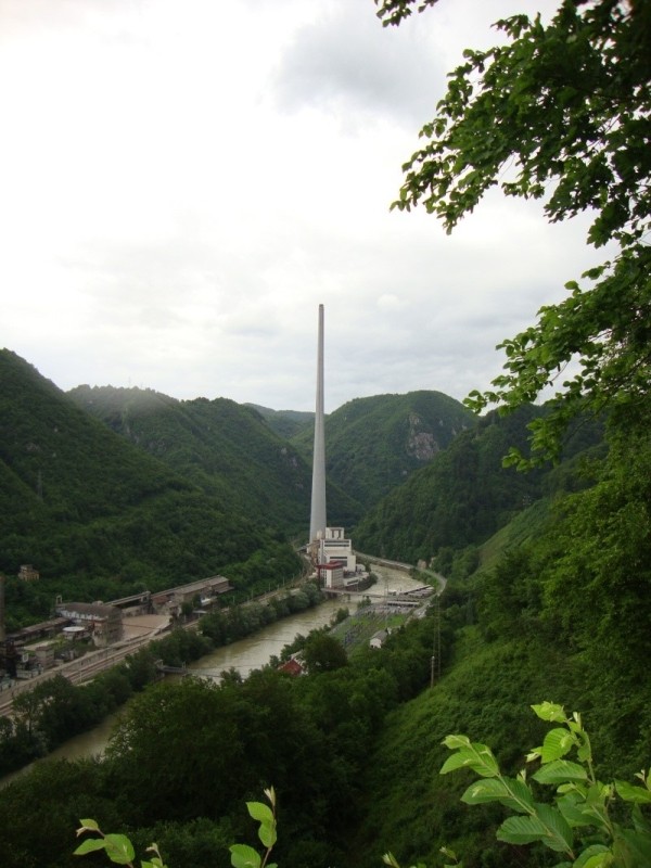 Самая высокая в Европе дымовая труба (12 фото)