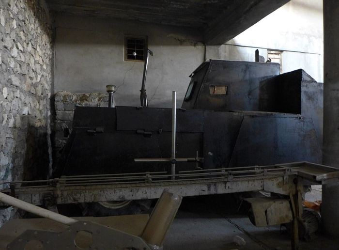 Завод для изготовления машин-смерти ИГИЛ (11 фото)