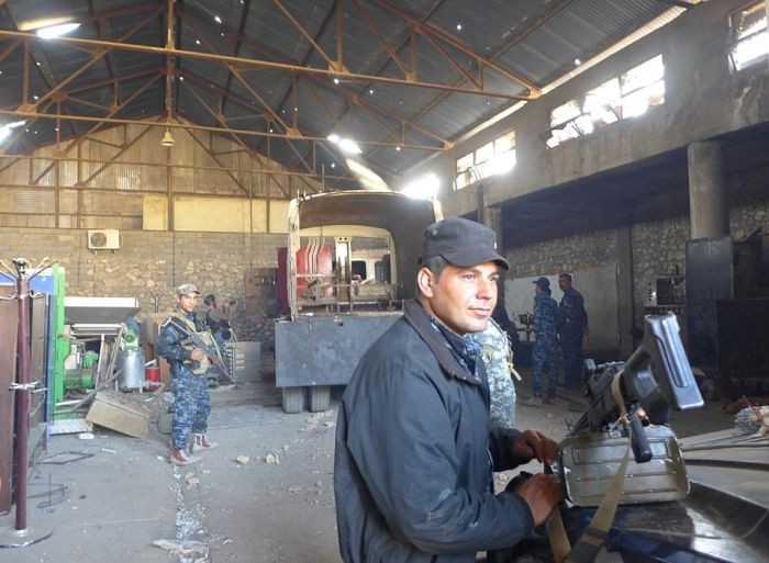 Завод для изготовления машин-смерти ИГИЛ (11 фото)