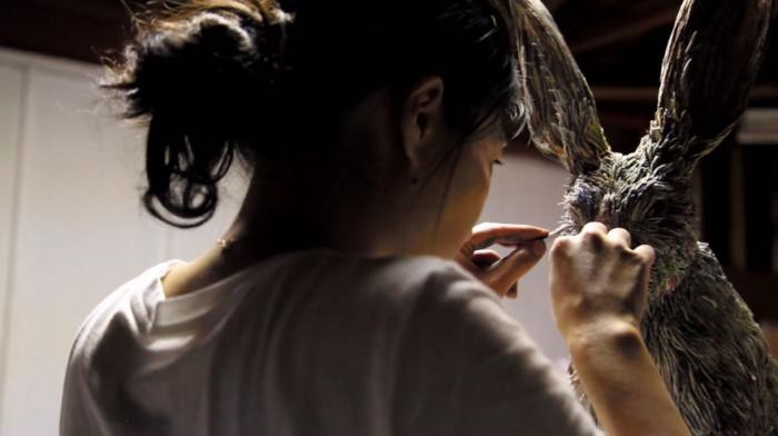Японская художница создает скульптуры животных из макулатуры (8 фото)