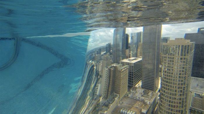 Бассейн с прозрачным полом на высоте 150 метров в Хьюстоне (5 фото)