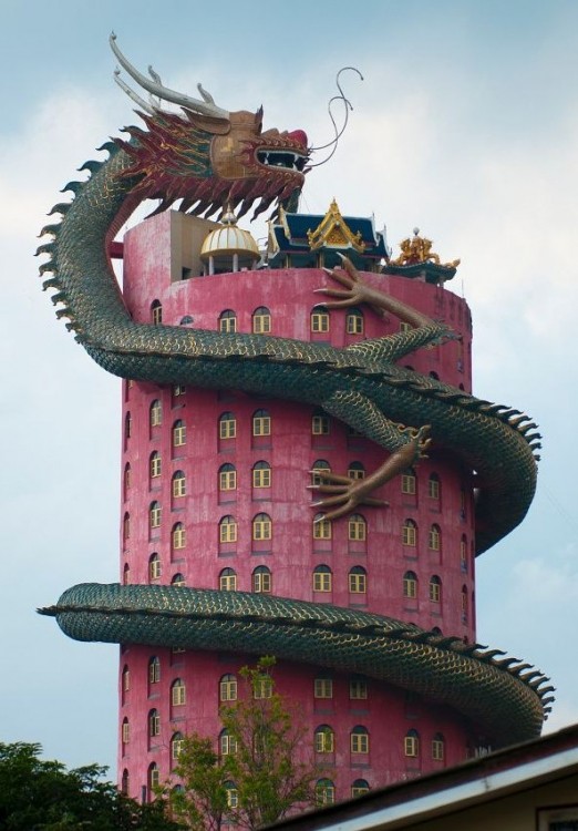 Храм Дракона в Тайланде (5 фото)