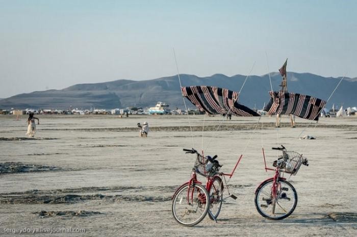 Необычный транспорт на фестивале Burning Man (37 фото)