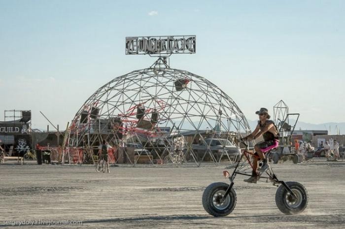 Необычный транспорт на фестивале Burning Man (37 фото)