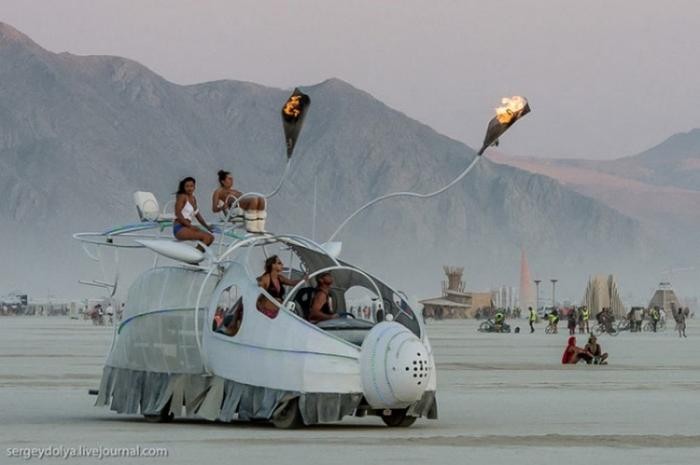 Необычный транспорт на фестивале Burning Man (37 фото)