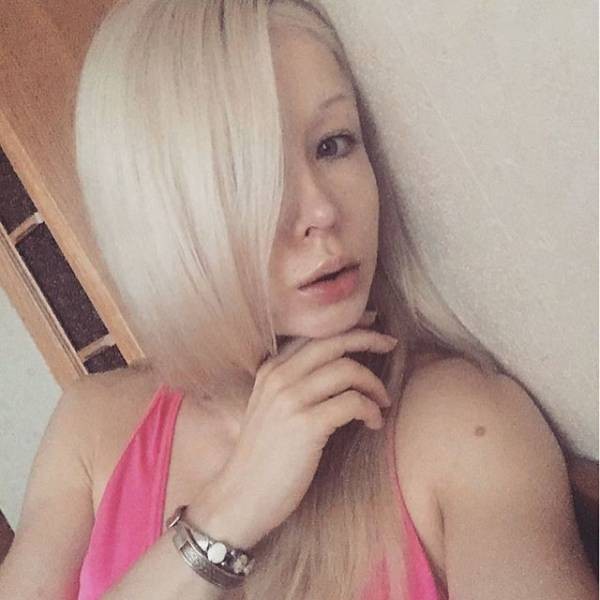 Украинская Барби Валерия Лукьянова без макияжа (13 фото)
