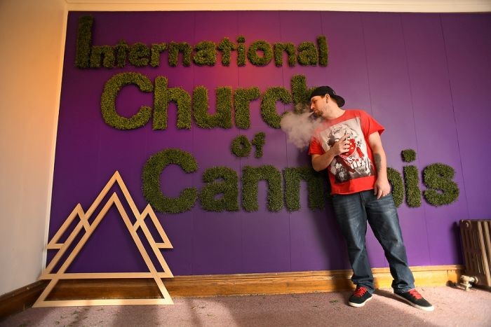 В Денвере открылась международная церковь марихуаны (9 фото)