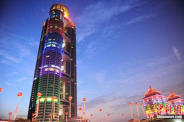 Отель высотой в 328 метра в Цзянсу (27 фото)