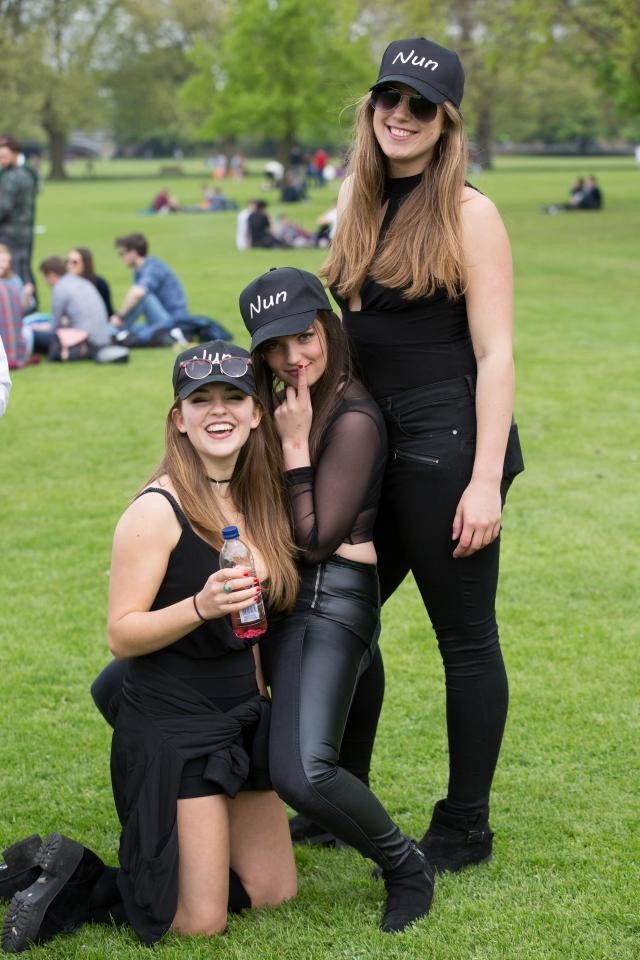 Студенты Кембриджского университета на традиционной вечеринке (32 фото)