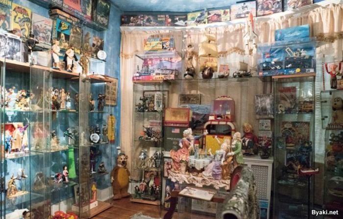 Внушительная коллекция игрушек, стоимость оценивается в полтора миллиона долларов (9 фото)