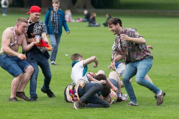 Студенты Кембриджского университета на традиционной вечеринке (32 фото)