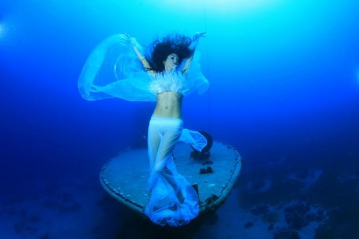 Подводная мода и нагота на Epson Red Sea (25 фото)