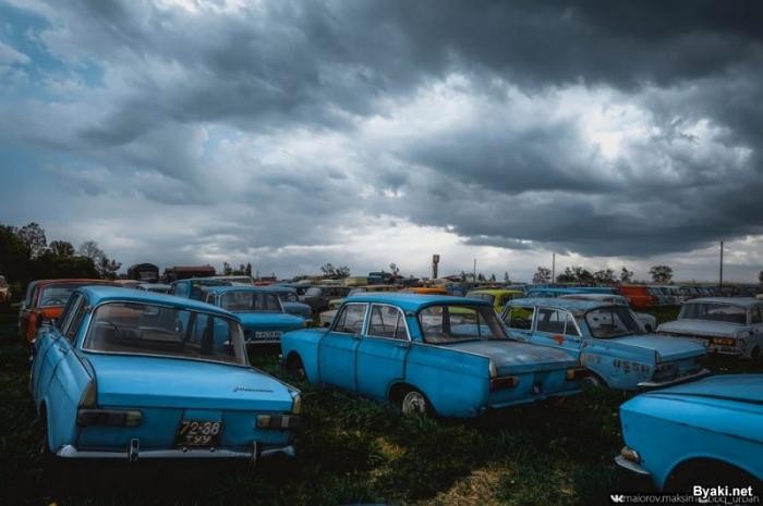 Кладбище советских автомобилей или музей Красинца (35 фото)