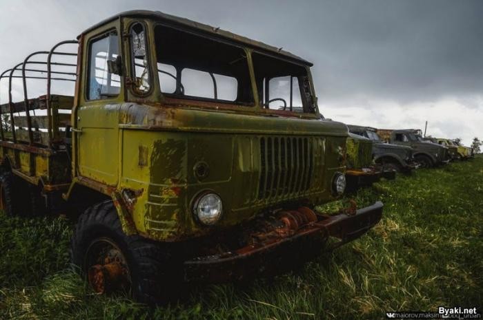 Кладбище советских автомобилей или музей Красинца (35 фото)