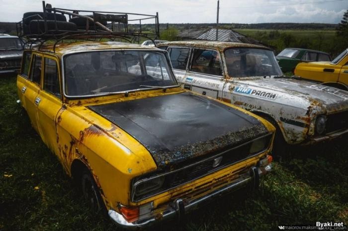 Кладбище советских автомобилей или музей Красинца (35 фото)