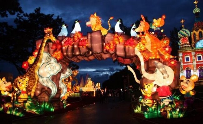 Китайский фестиваль светящихся фигур (43 фото)
