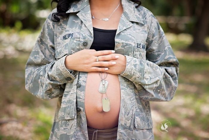 Трогательное фото с фотосессии беременной женщины (3 фото)