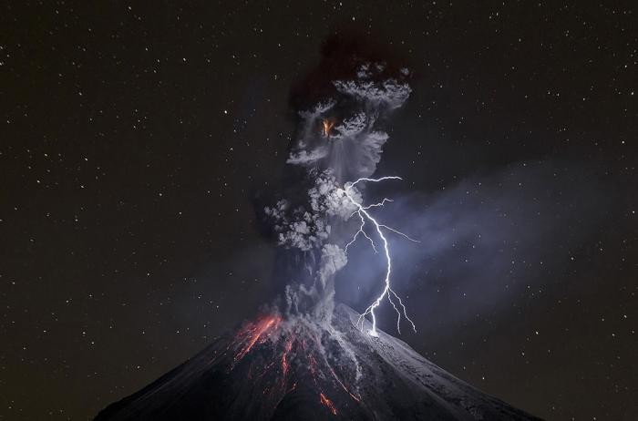 Извержения вулканов, пойманные в объектив фотокамеры (20 фото)