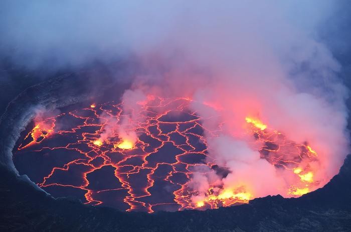 Извержения вулканов, пойманные в объектив фотокамеры (20 фото)