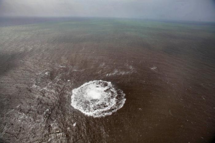 Подводное извержение вулкана на Канарский островах (10 фото)