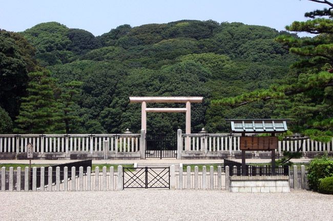 Курган в Осаке - самая большая гробница в мире (4 фото)