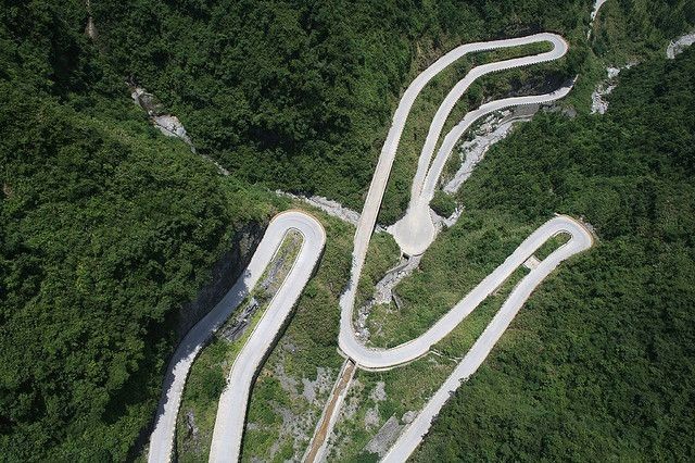 Дорога в небеса на горе Тяньмэнь (7 фото)