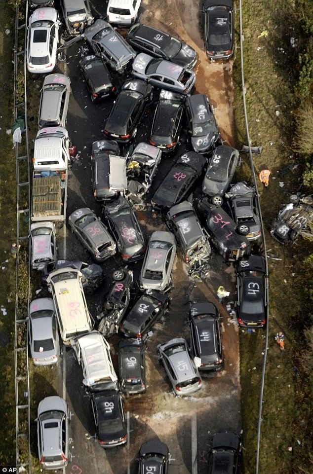 Авария на немецком автобане (3 фото)