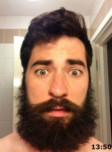 Парень выбрал неудачный момент, чтобы сбрить бороду (4 фото)