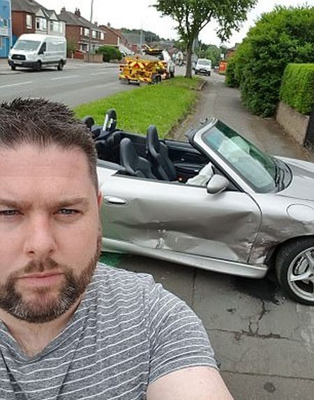 Британец спокойно отреагировал на разбитый эксклюзивный спорткар (5 фото)