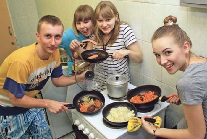 Веселая жизнь в студенческих общежитиях (31 фото)