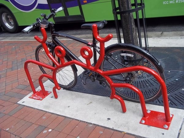Креативные велосипедные парковки (22 фото)