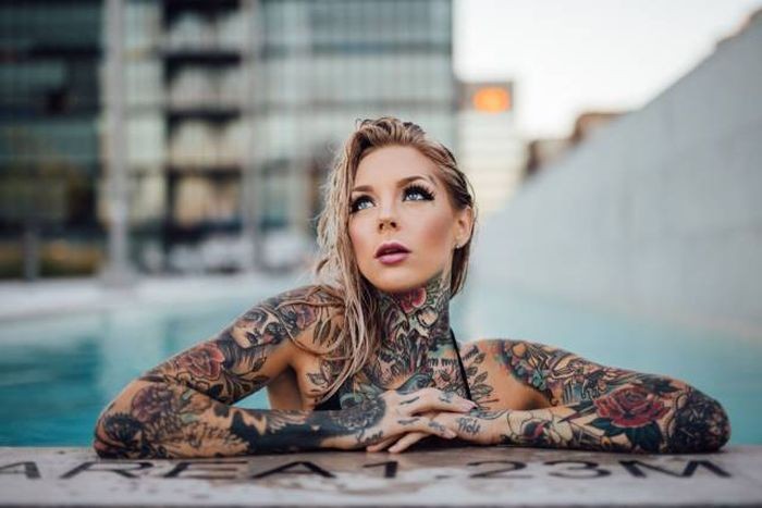 Симпатичные девушки с татуировками (30 фото)