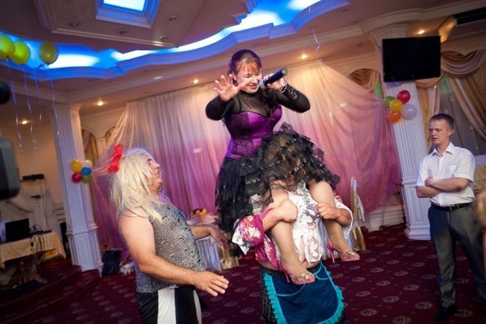 Типичные русские свадьбы в Электроуглях (21 фото)