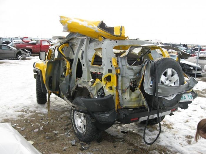 Автомобиль после взрыва балона (7 фото)