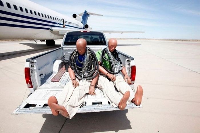 Первая в мире система аварийной посадки самолета без пилота (10 фото)