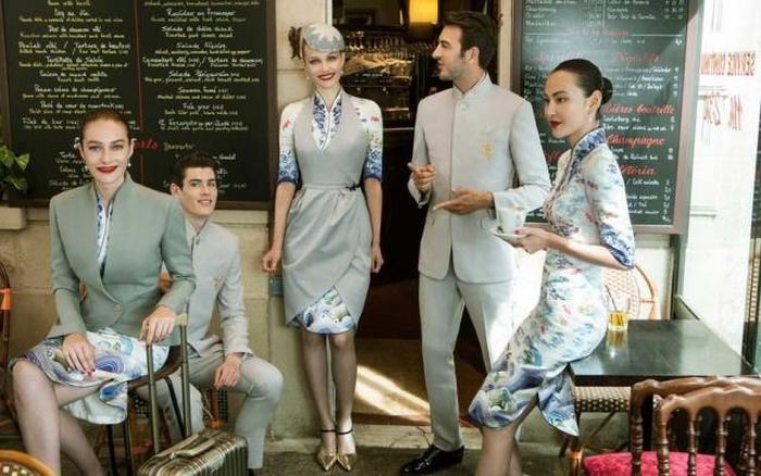 Авиакомпания Hainan Airlines одела сотрудников в модную форму (5 фото)