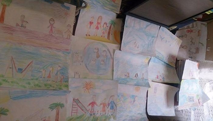 Рисунки 6-летнего мальчика помогли исправиться его матери (3 фото)