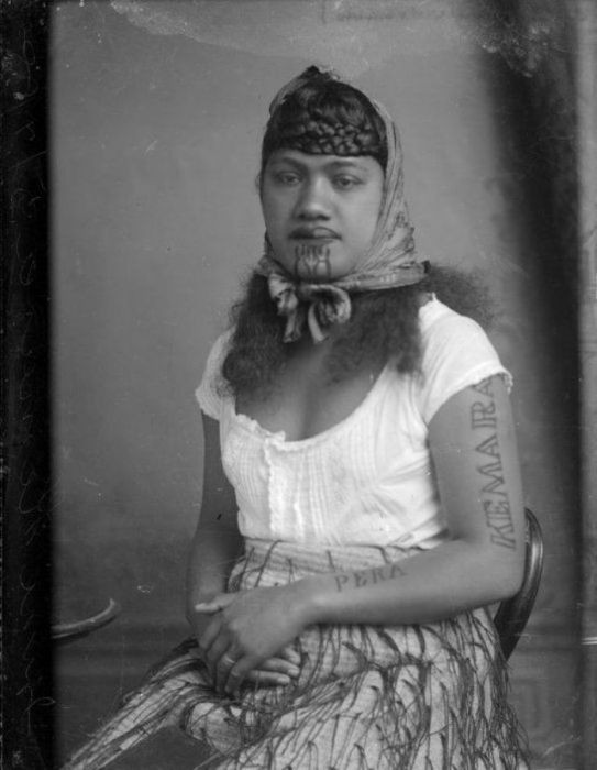 Татуировки на подбородках женщин народа маори (30 фото)