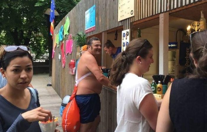 Житель Мюнхена добирается на работу вплавь, чтобы избежать пробок (5 фото)