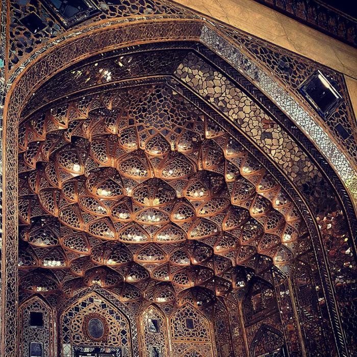 Завораживающая архитектура иранских мечетей (11 фото)