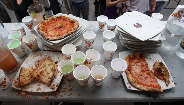 Скоростное поедание пиццы (16 фото)